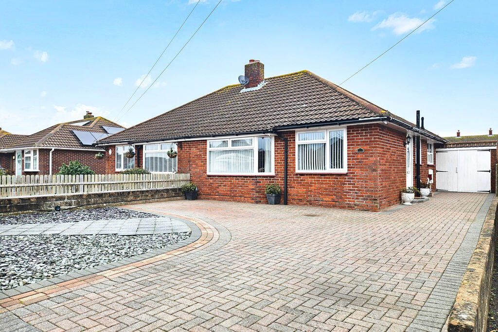 3-bed semi-detached on Walnut Drive, Stubbington, PO14, £379,995