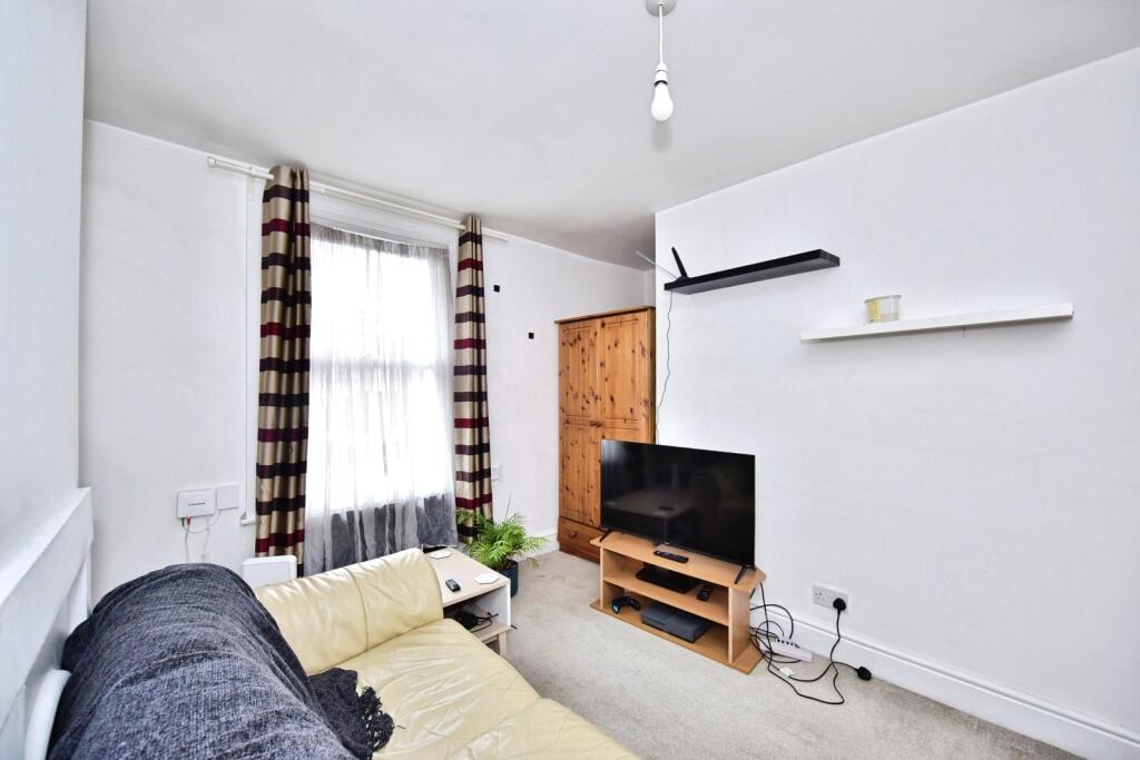 Apartment in Rochester - View 4