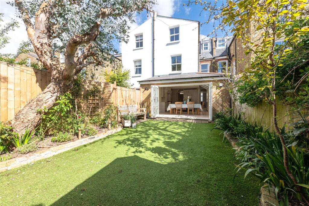 House in London - View 2