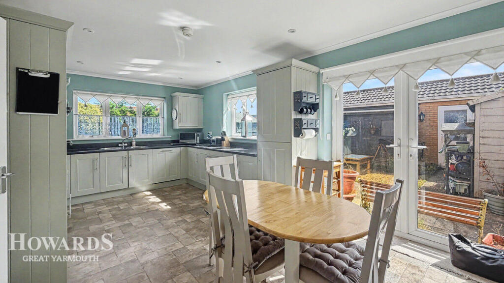 House in Great Yarmouth, Newtown - More