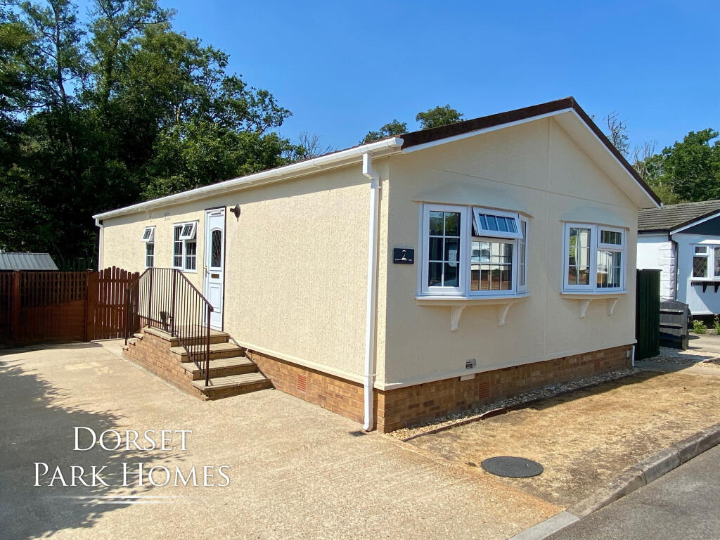 2-bed caravan on Forest Park, Westwood Park, Bashley Cross Road, Bashley, New Milton, Hampshire, £225,000