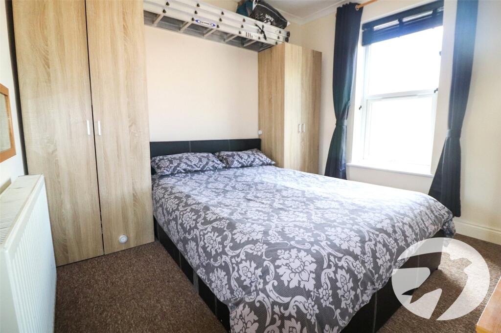 House in Dartford - More