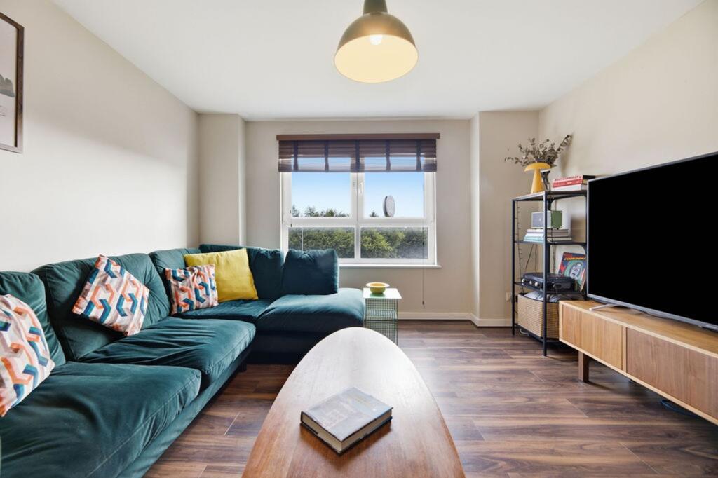 Apartment in Renfrew, Braehead - More