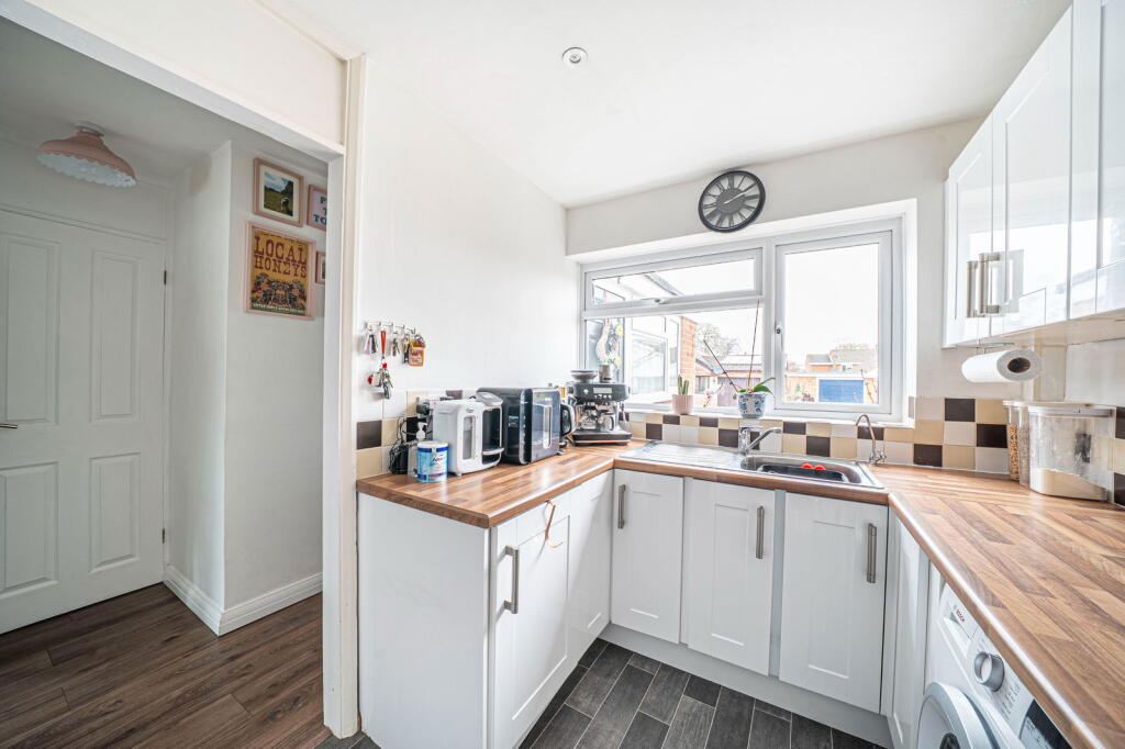 Meon Road, Oakley, Basingstoke, RG23 7AL photo 4