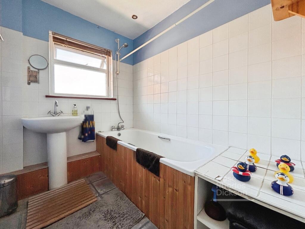 Apartment in Portsmouth, Newport - More