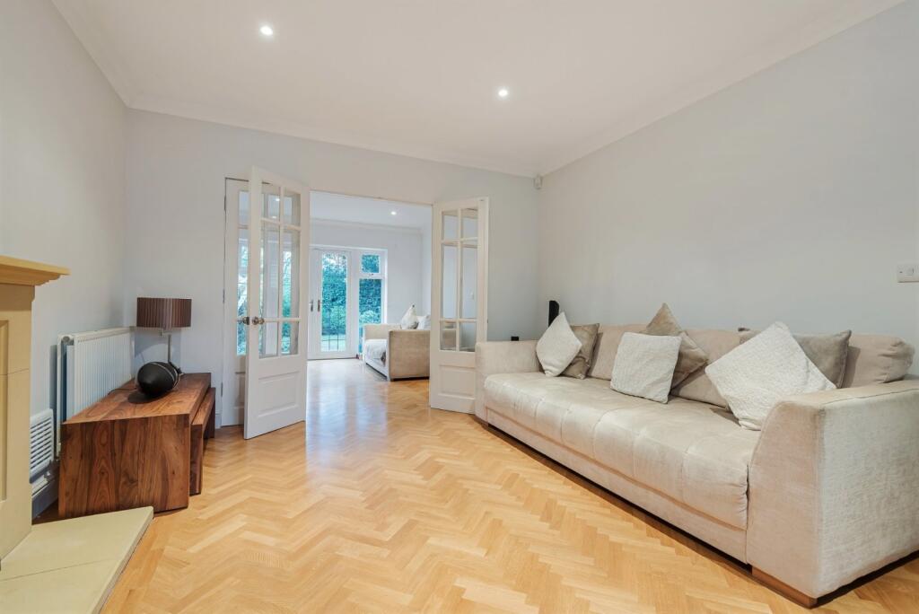 House in London - View 2