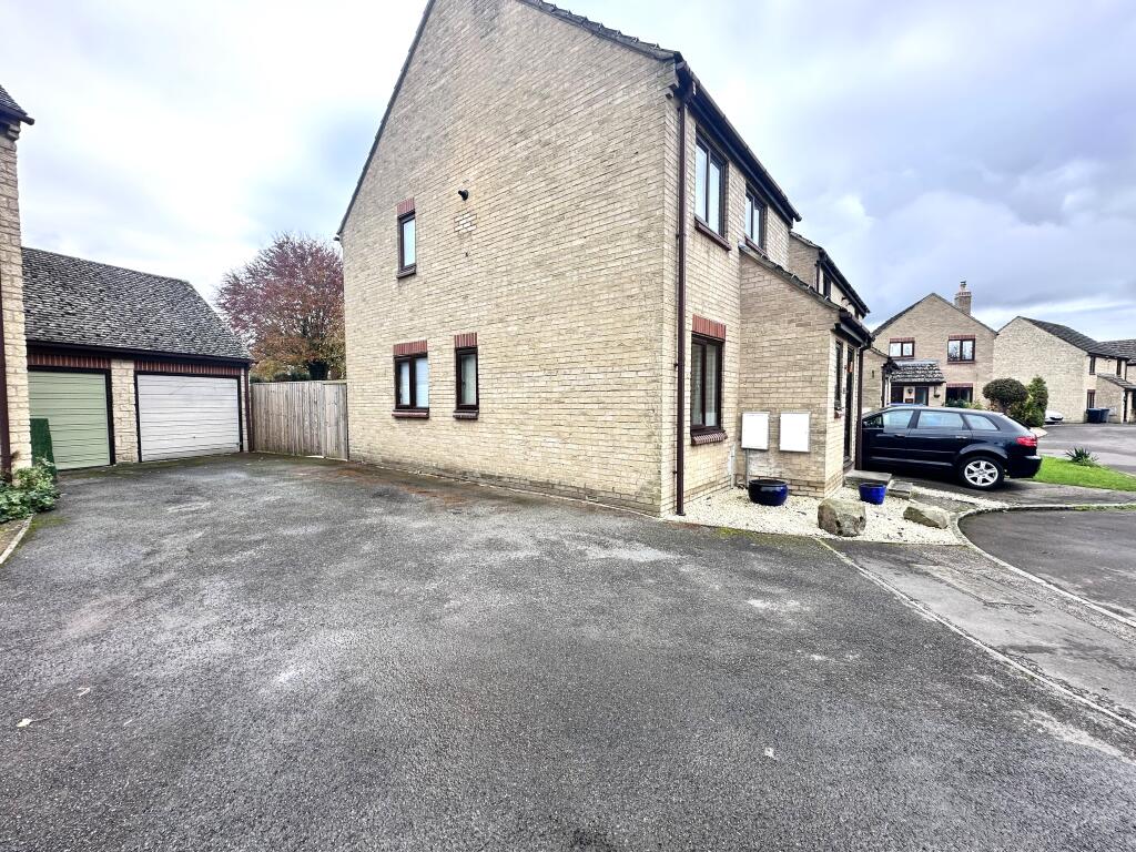 Main image of property: Chetwynd Mead , OX18 2BL