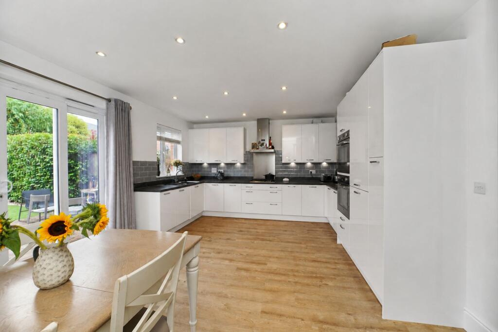 House in Luton - View 3