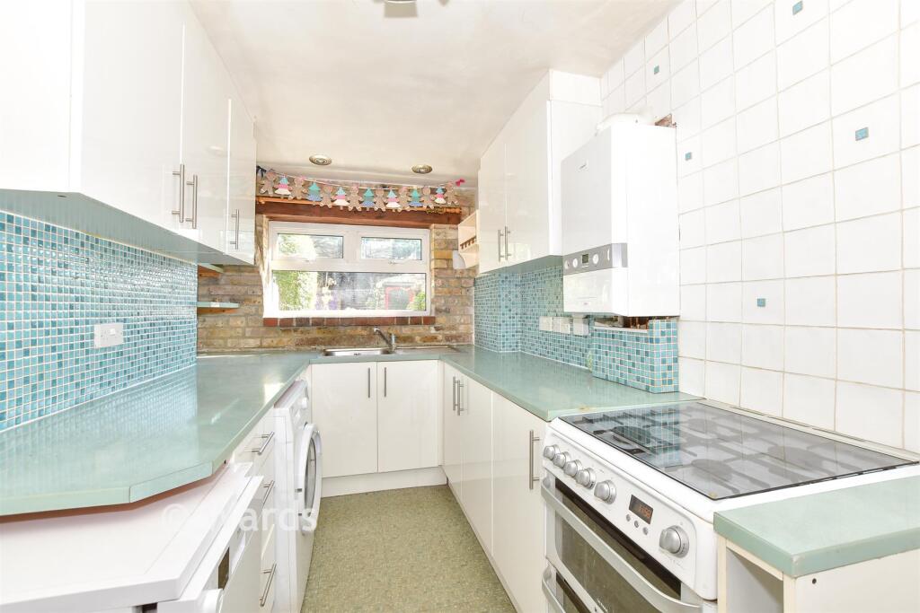 Victoria Avenue, Hythe, Kent photo 4