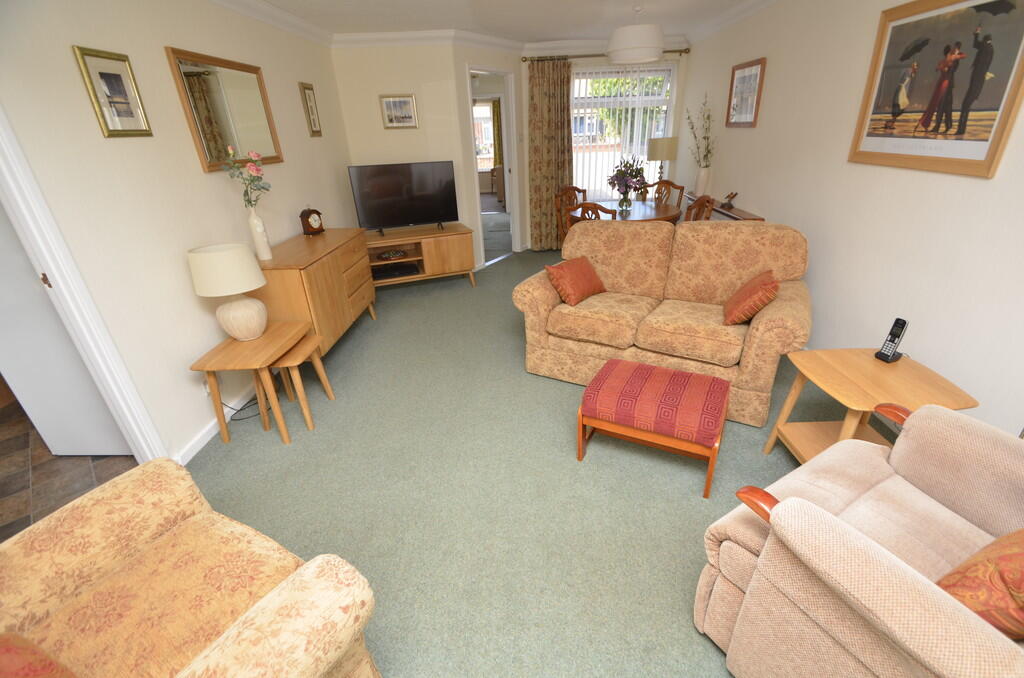 Dellwood Avenue, Felixstowe photo 4