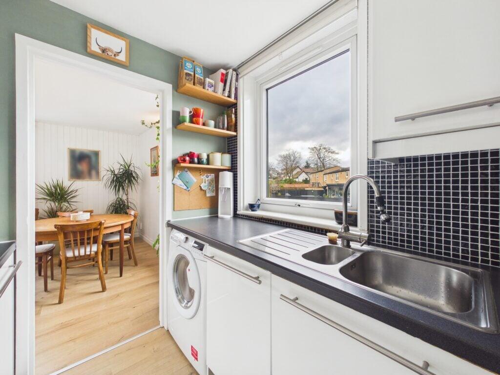 Main image of property: 4s Fair-a-Far, Cramond, EH4 6QD