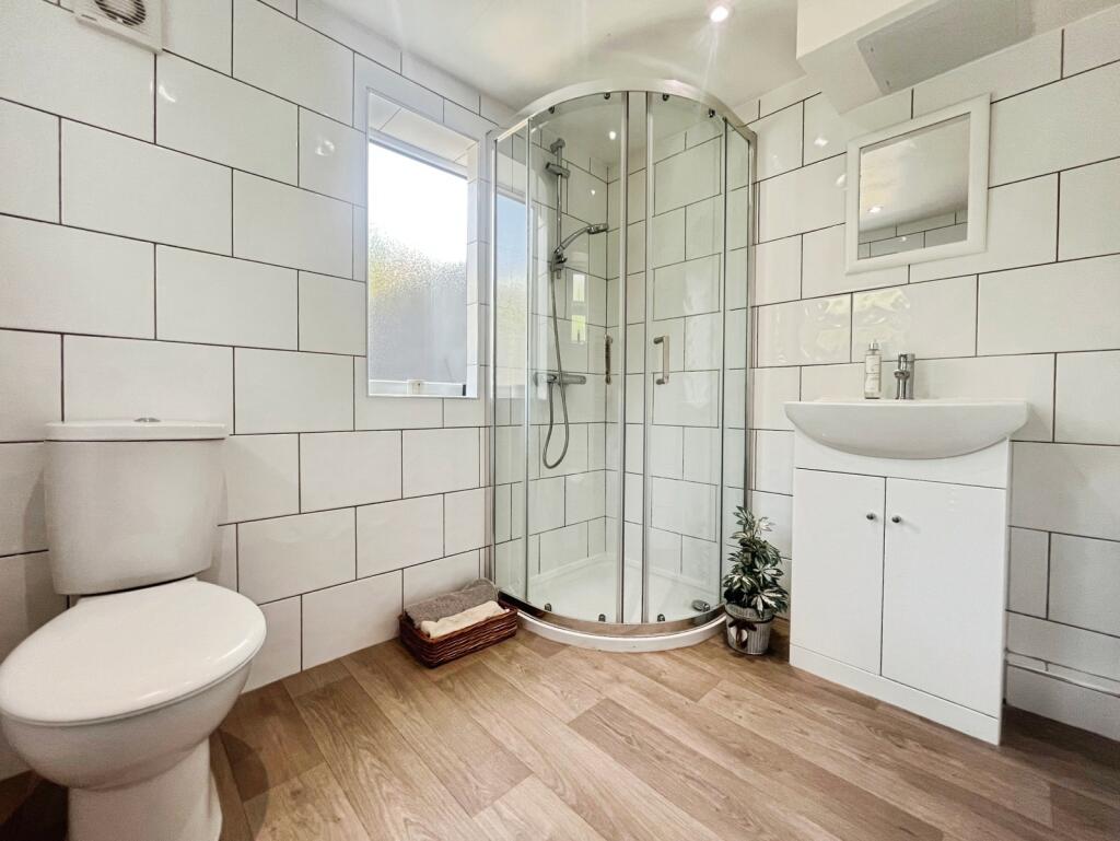 House in Waverley, Badshot Lea, Farnham - View 4