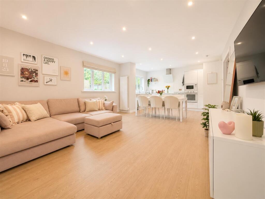 Apartment in Glasgow - View 2
