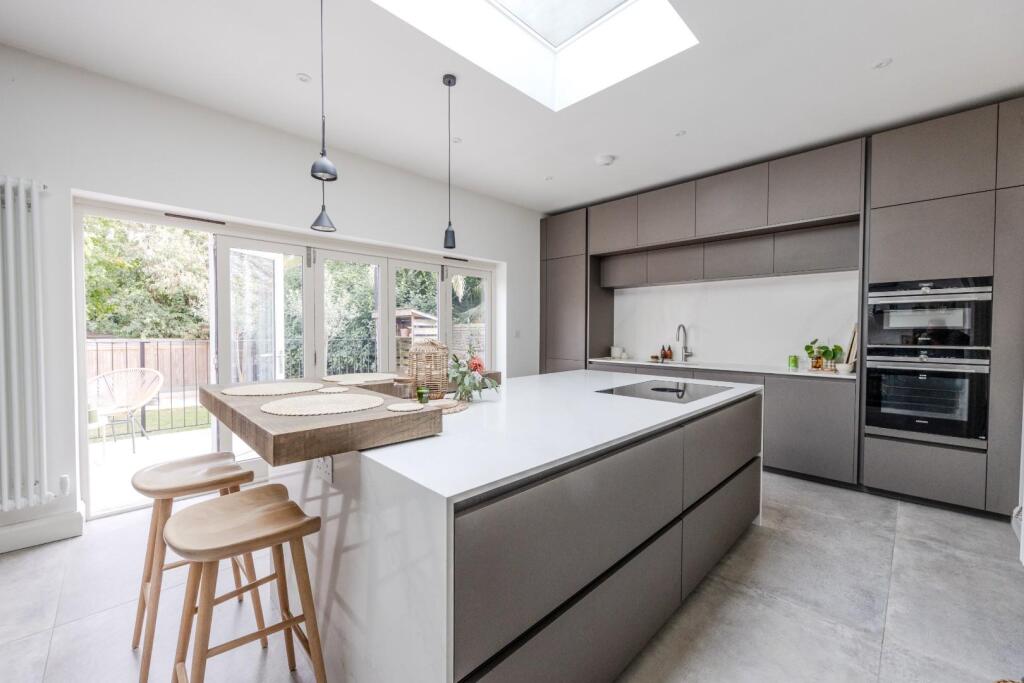 House in Southend-on-Sea - View 3