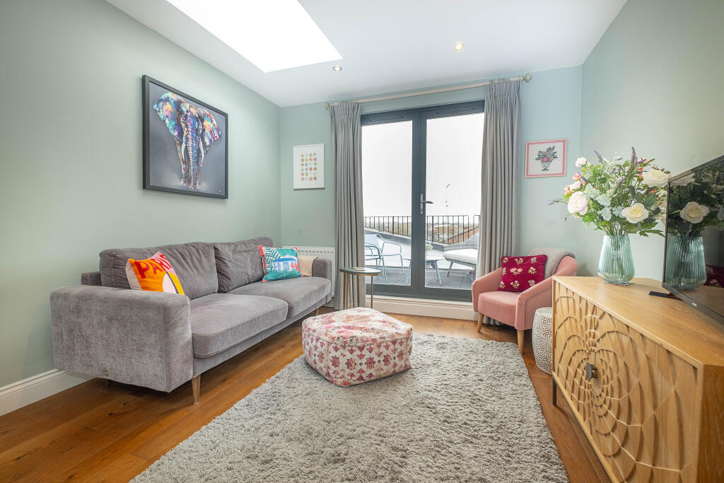 Main image of property: Earlsfield Road, London, SW18