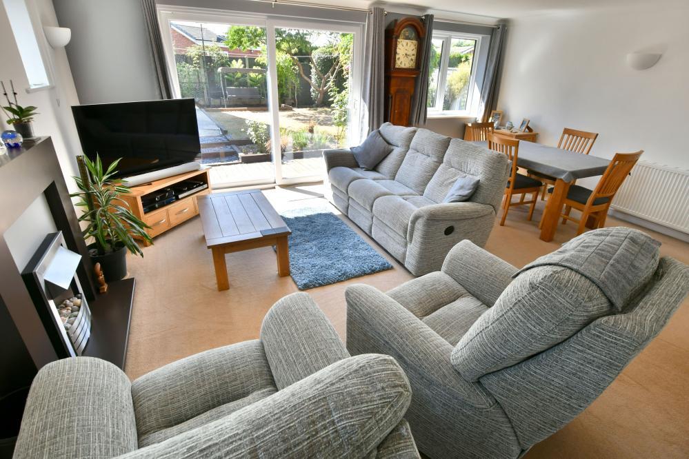 Rectory Avenue, Corfe Mullen, BH21 3EZ photo 3