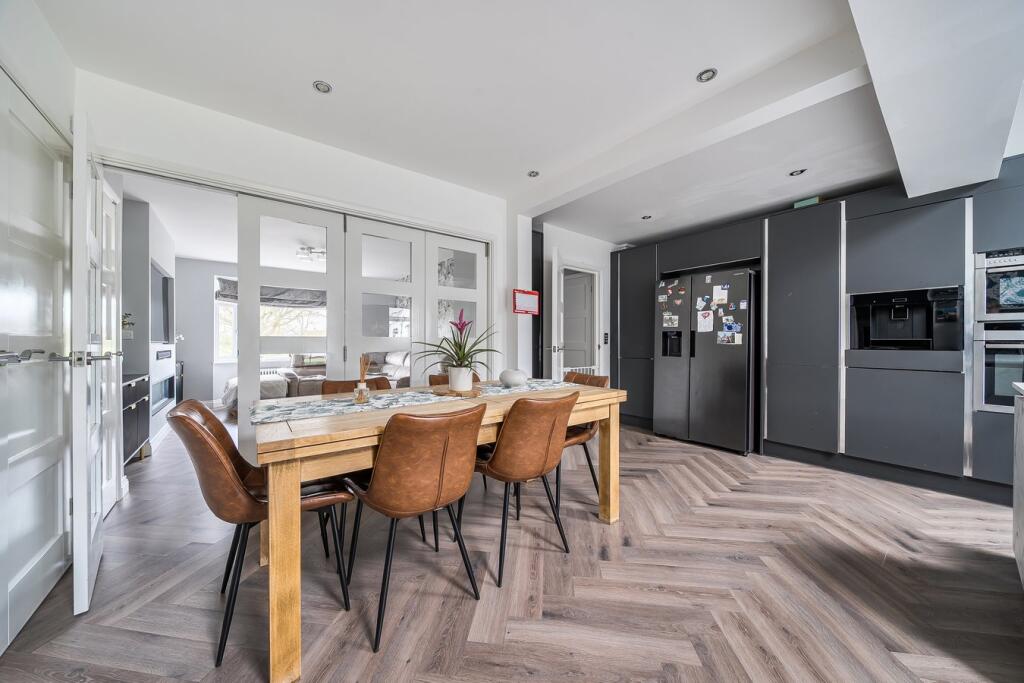 House in Biggleswade, Southill - More