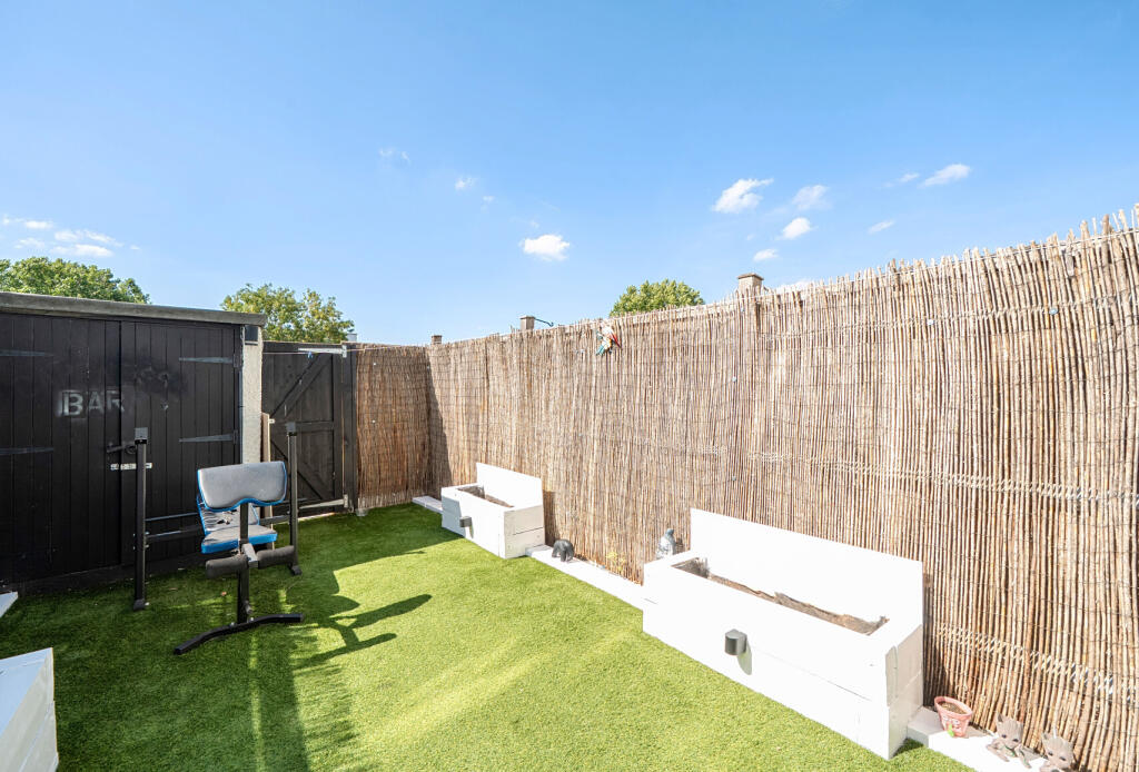 House in London - View 5