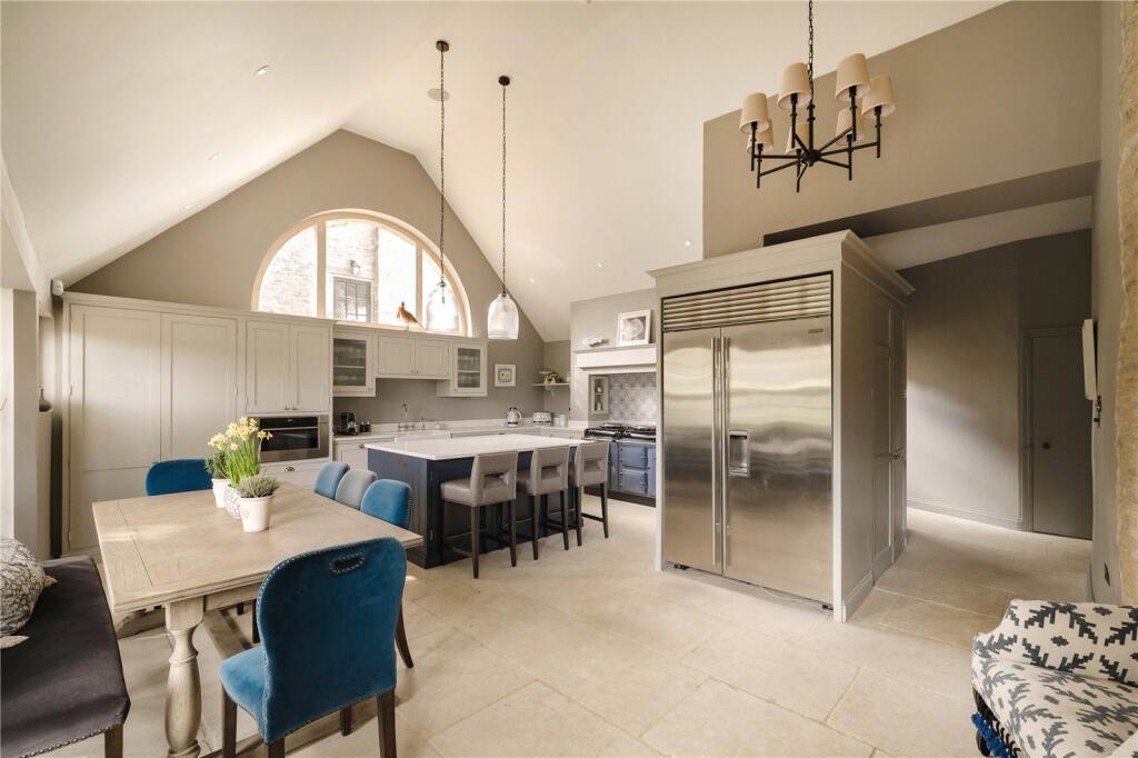 House in Gloucester - View 5