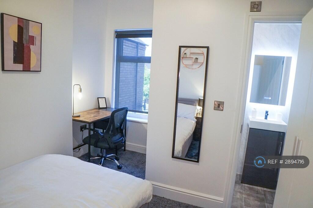 House in Nottingham - View 5