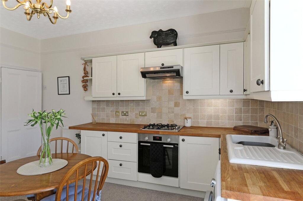 House in Wakefield - View 3