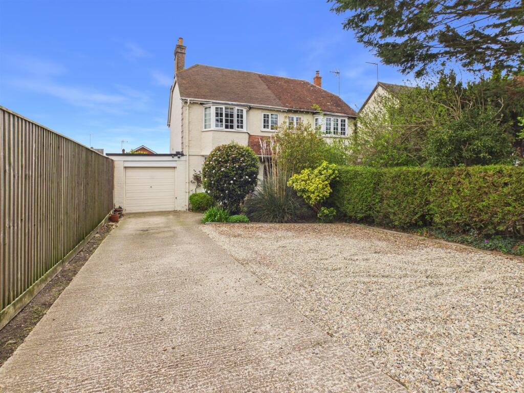 Main image of property: Oxford Road, Stone, Aylesbury