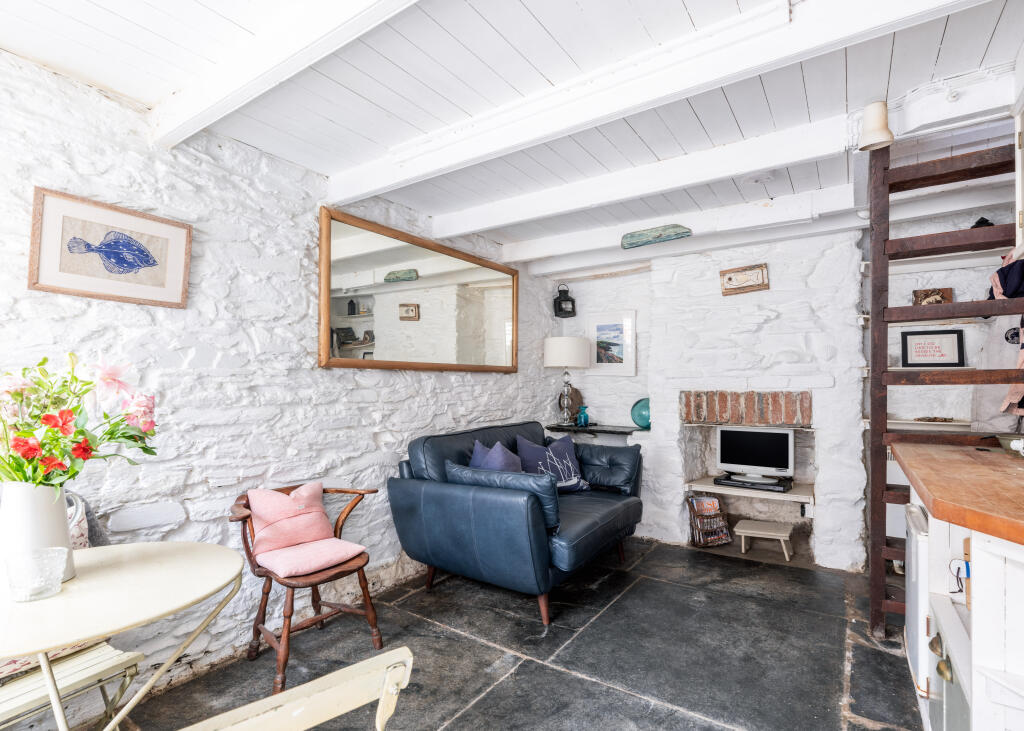 House in Port Isaac, Port Gaverne, St. Endellion - View 3