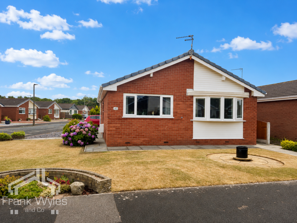 2-bed detached on Broadlands Place, Lytham, Lancashire, £340,000