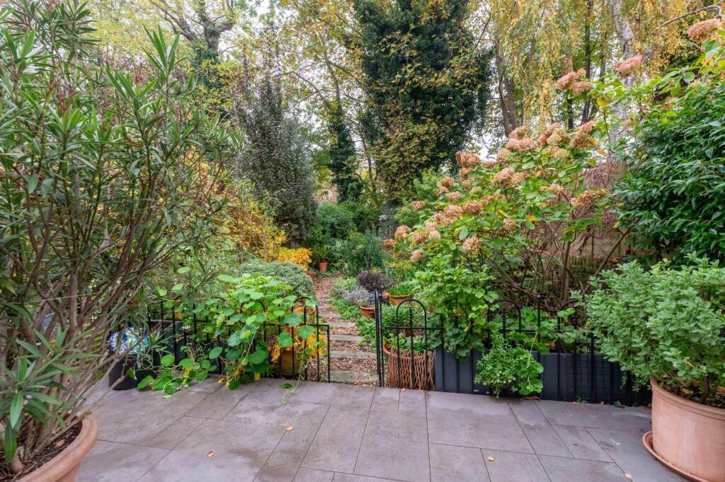 Ickburgh Road, London, E5 photo 2
