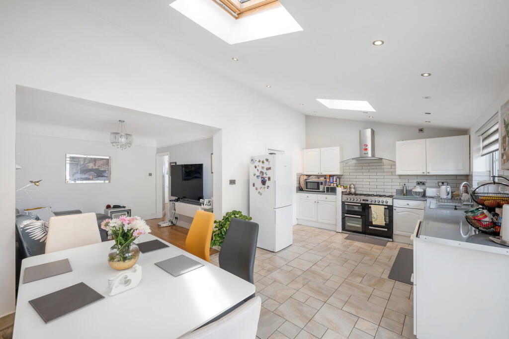 House in Croydon - View 4
