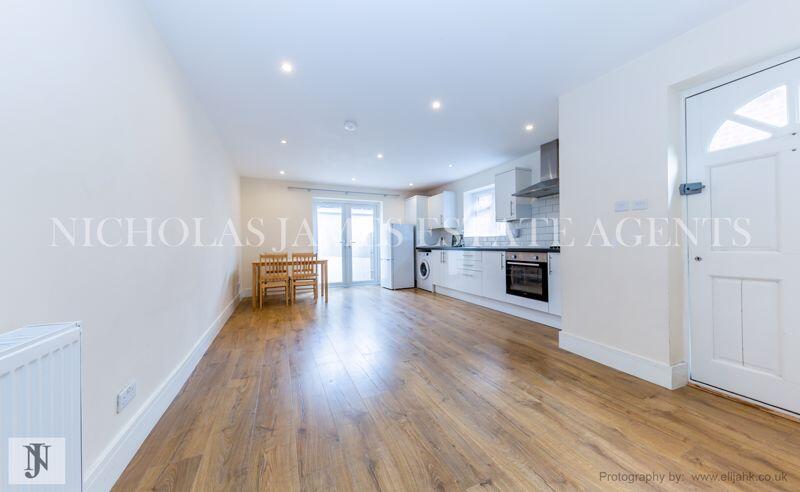 Apartment in London, Oakleigh Park, East Barnet - View 4