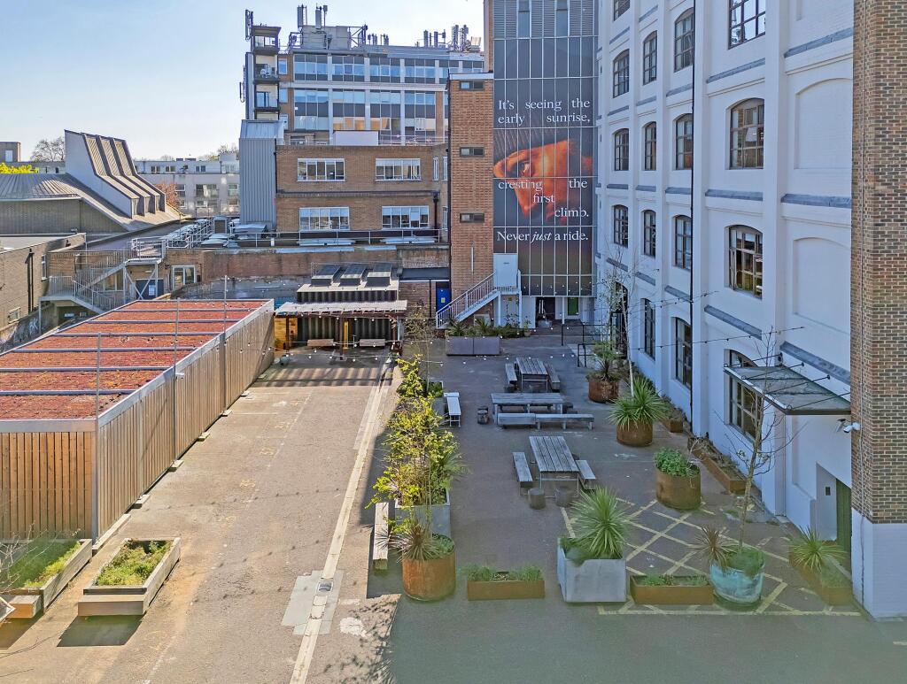 Laszlo Gardens, Bike storage &amp; Parking