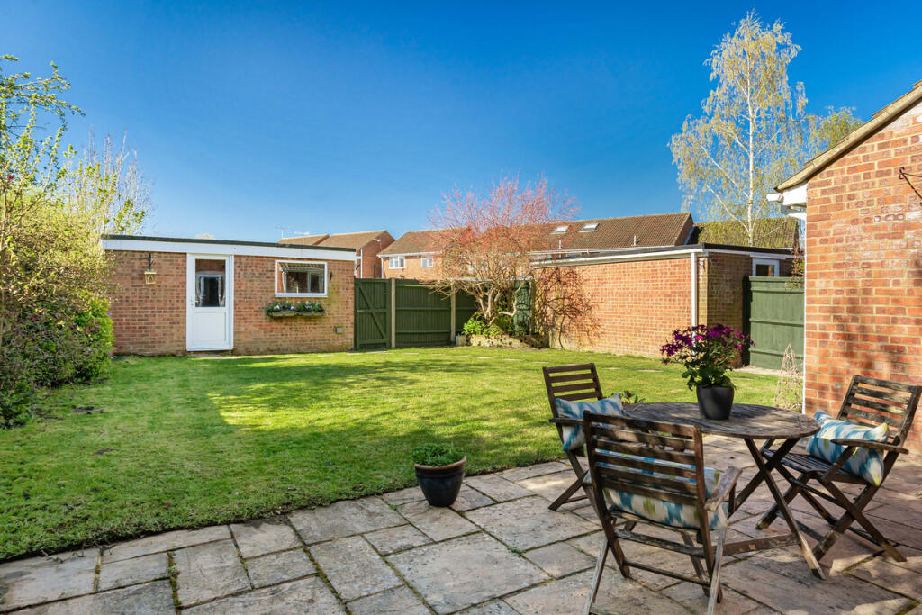 House in Loudwater, Chepping Wycombe - View 4