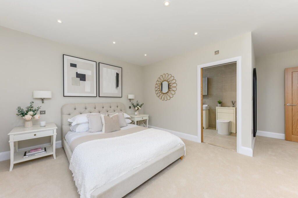 House in Ashford, Charing - More