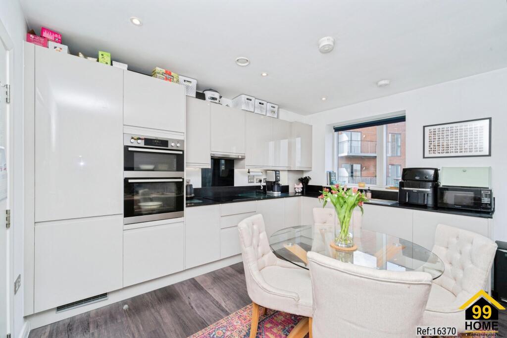 Apartment in Southall - View 4