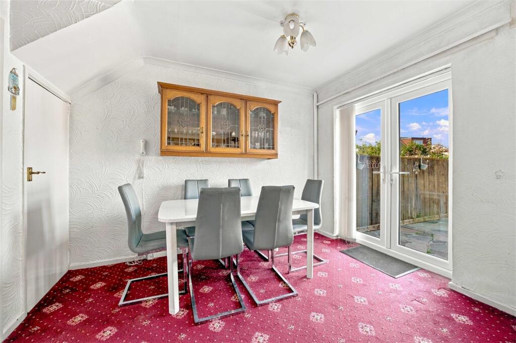 House in London, Cowley - View 4
