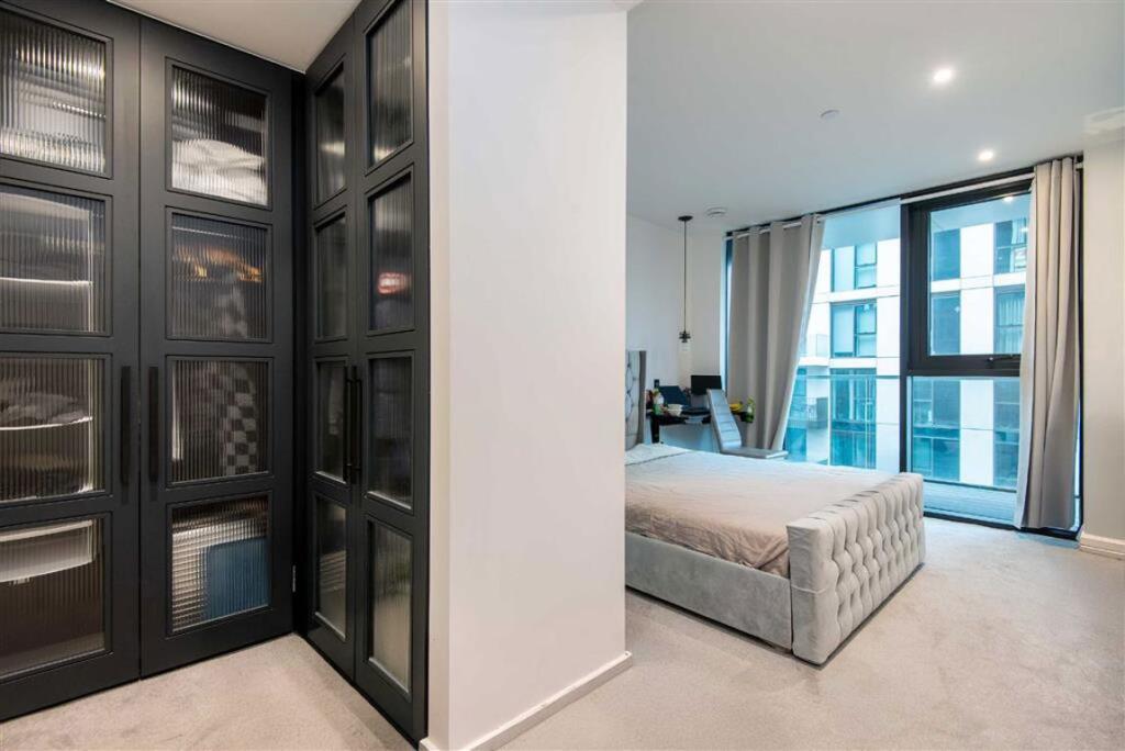 Apartment in London - More