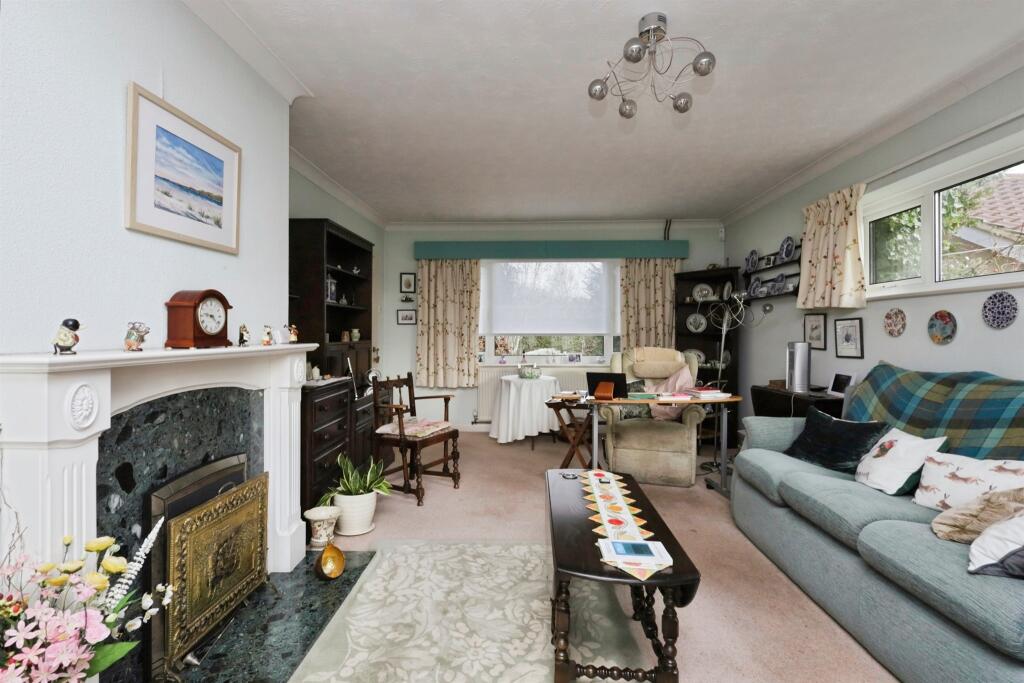 Lodge Avenue, Eastbourne photo 3