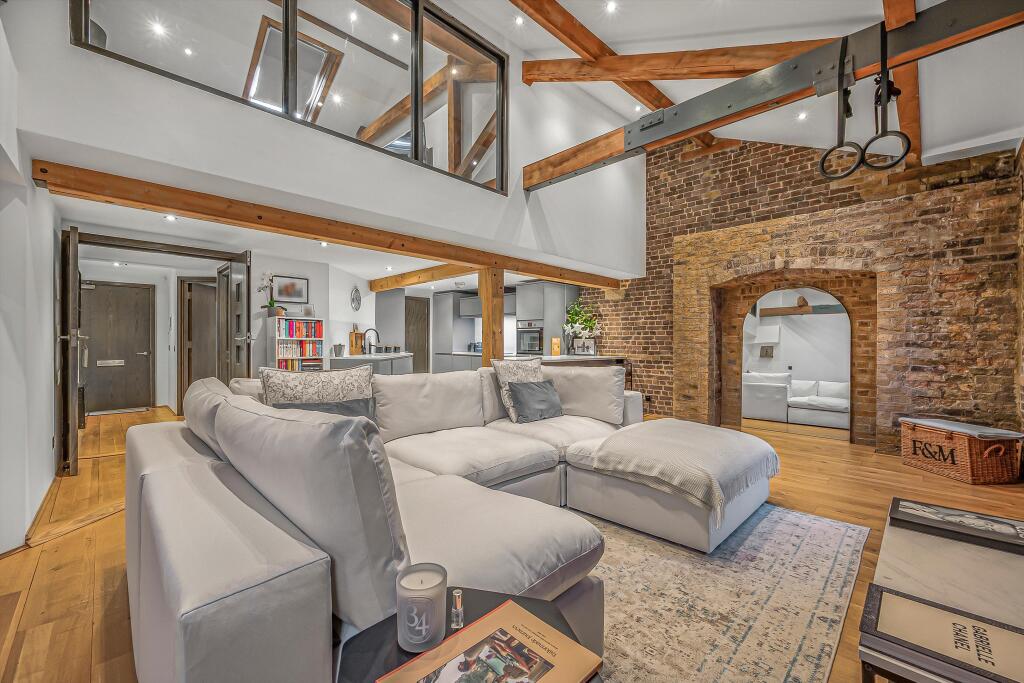 Main image of property: Port East Apartments, 14 Hertsmere Road, London, E14