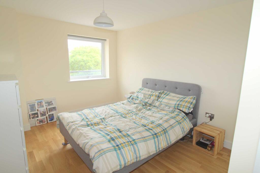 Apartment in Swindon, Old Town, South Swindon - View 5