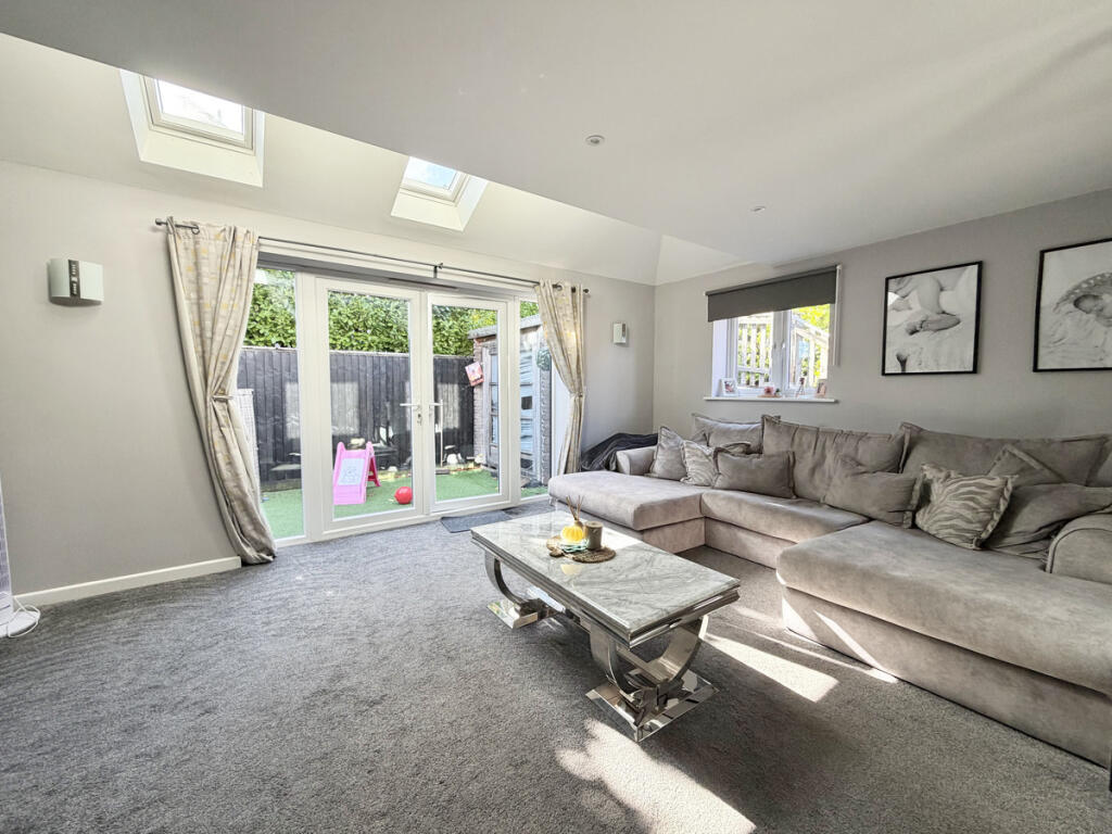 2-bed terraced on Highview Gardens, Parkstone, Poole, BH12, £300,000