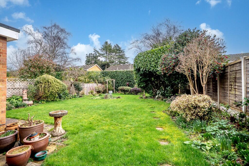 Bartel Close, Leverstock Green, Hertfordshire, HP3 8LX photo 4