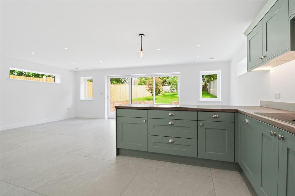 Heathfield Road, Seaford photo 5