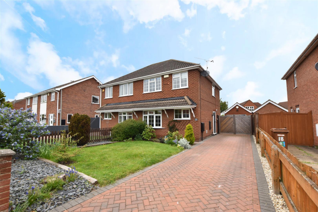3-bed semi-detached on Woodhall Drive, Waltham, Grimsby, £180,000