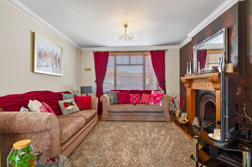 House in Kettering, North Northamptonshire - More