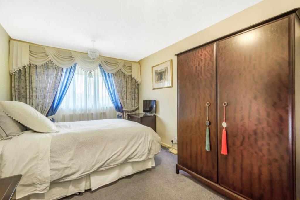 3 bedroom semi-detached house for sale in Starling Way, Brickhill, MK41 - View 5