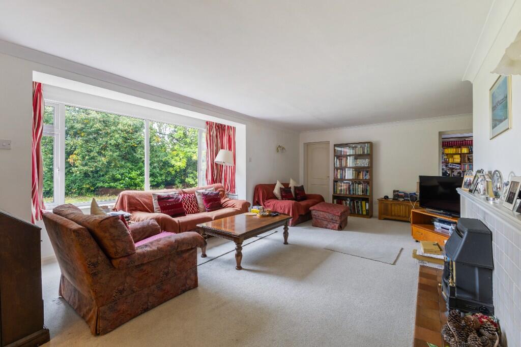 Fernhill, Oxshott, KT22 photo 4