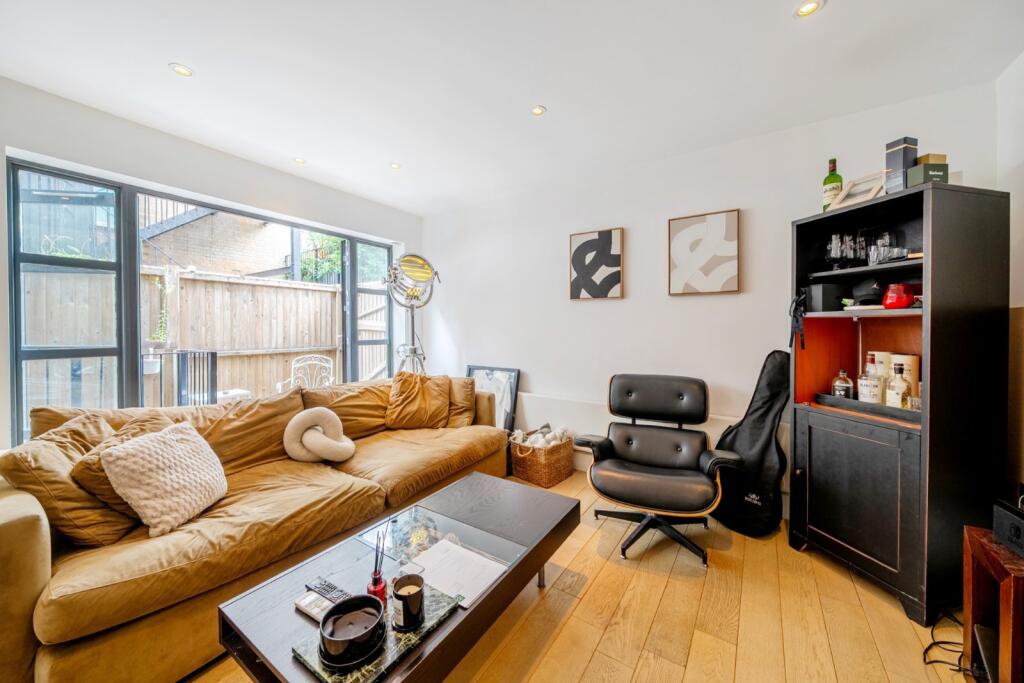 Main image of property: Hatton Place, Farringdon, London, EC1N