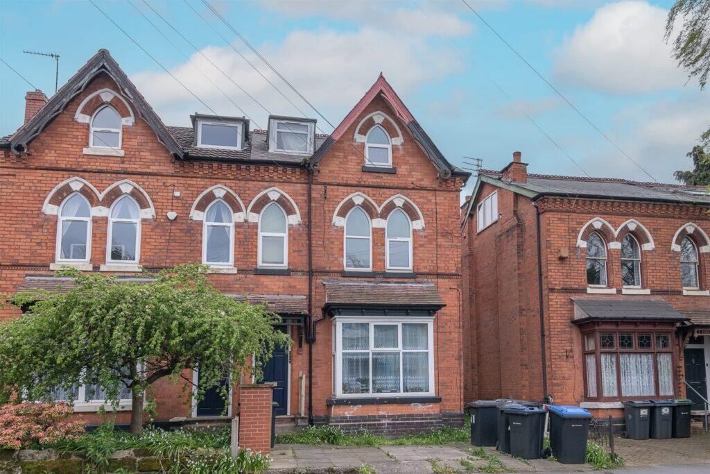 Main image of property: 40 Station Road, Acocks Green, Birmingham, B27 6DN