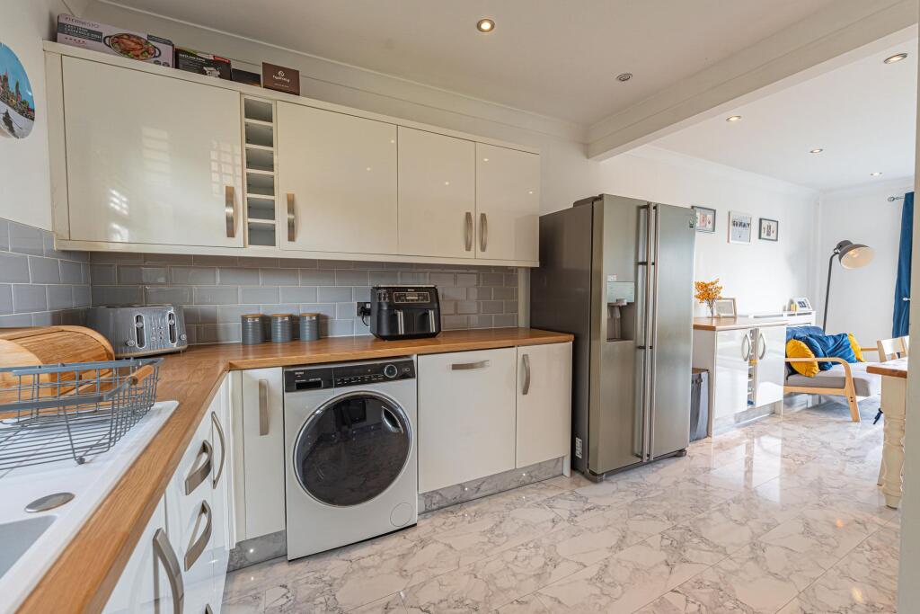 House in Newport - View 5